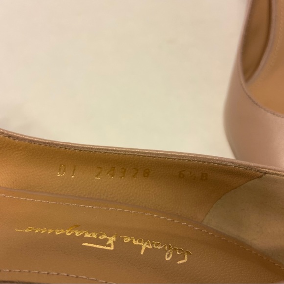 Salvatore Ferragamo 70mm High Heel Nude Pump - Picture 14 of 15